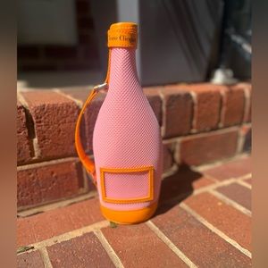 Veuve Clicquot rosé pink wine sleeve jacket  brüt champagne